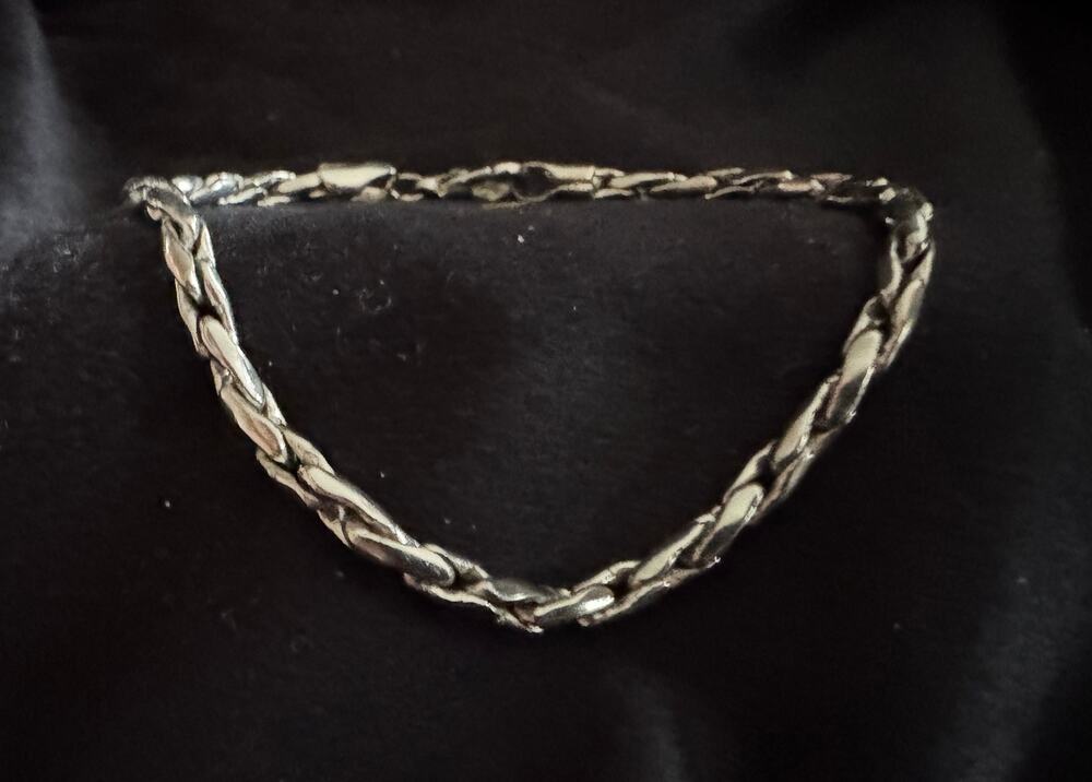 Vintage Silver Tone Link Bracelet 8” Textured Chain Clasp Closure Retro B064